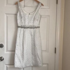 Elegant White Sleeveless Dress